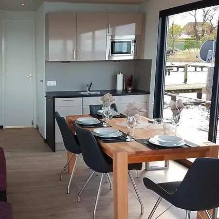 Houseboat Auf Dem See Gohren-lebbin - Dms02195-n Göhren-Lebbin