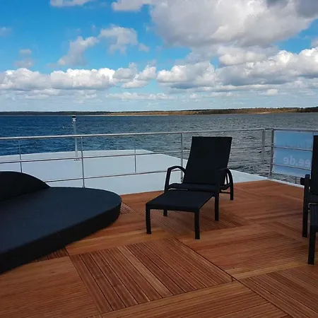 Houseboat Auf Dem See Gohren-lebbin - Dms02195-n Göhren-Lebbin