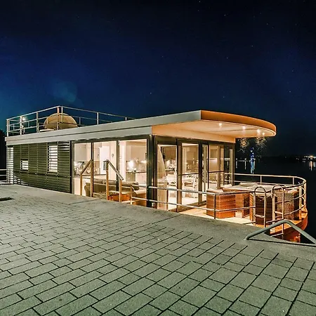 Houseboat Auf Dem See Gohren-lebbin - Dms02195-n * Göhren-Lebbin