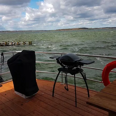 Houseboat Auf Dem See Gohren-lebbin - Dms02195-n Göhren-Lebbin